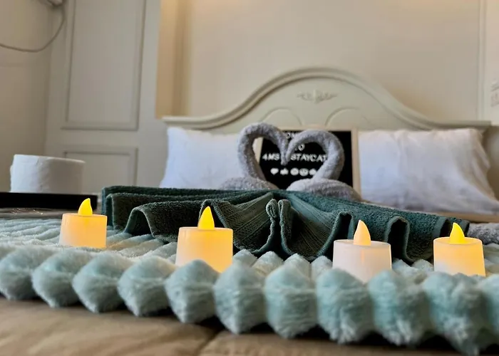 Chic Staycation With Balcony,few Step In Venice Mall * Manila