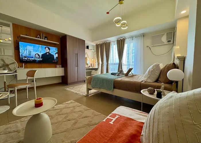 Chic Staycation With Balcony,few Step In Venice Mall * Manila