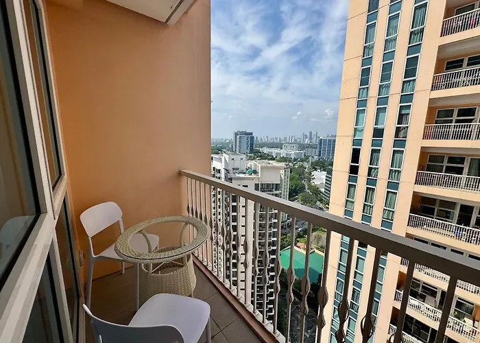 Chic Staycation With Balcony,few Step In Venice Mall